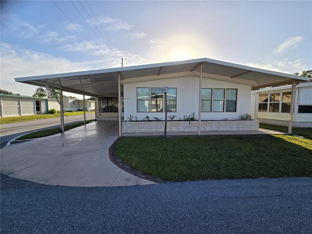 6252 FRIENDSHIP LANE ZEPHYRHILLS, FL 33542