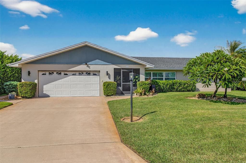227 S LAKE DRIVE LEHIGH ACRES, FL 33936