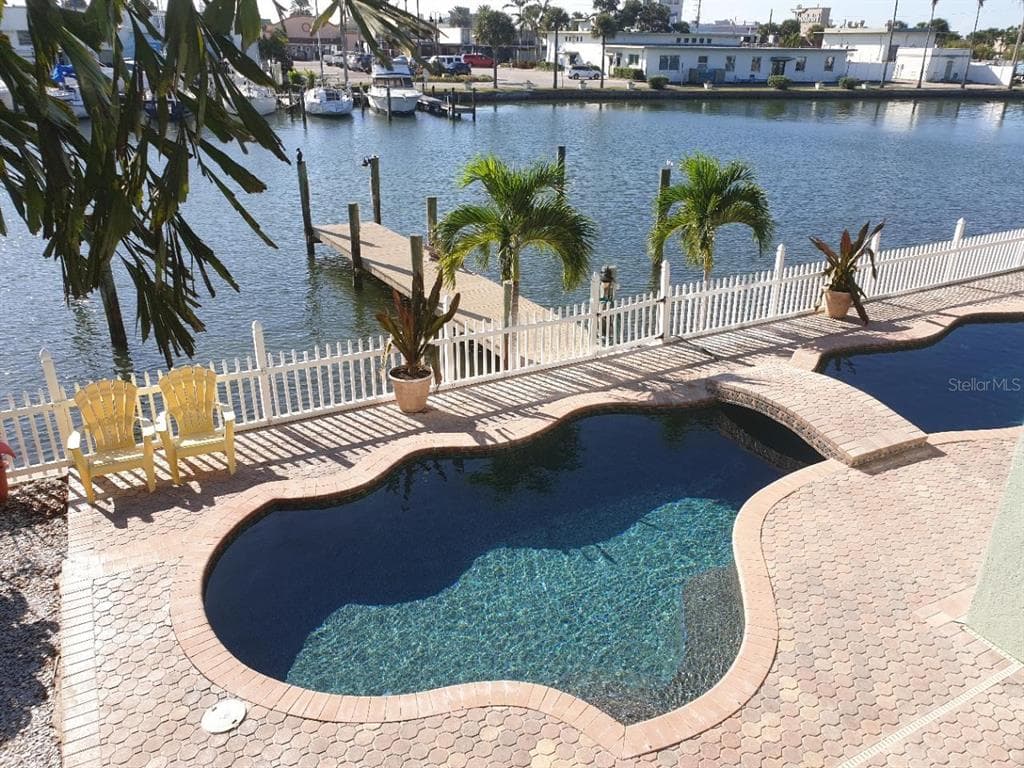 125 110TH AVENUE UNIT 2 TREASURE ISLAND, FL 33706