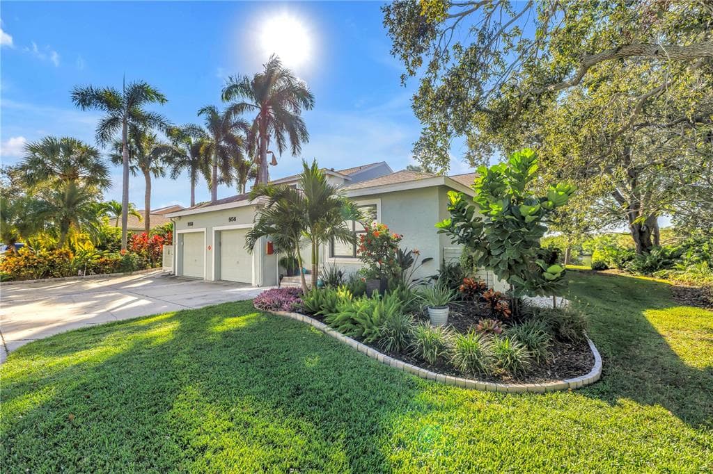 956 SAN CARLOS COURT NE ST PETERSBURG, FL 33702