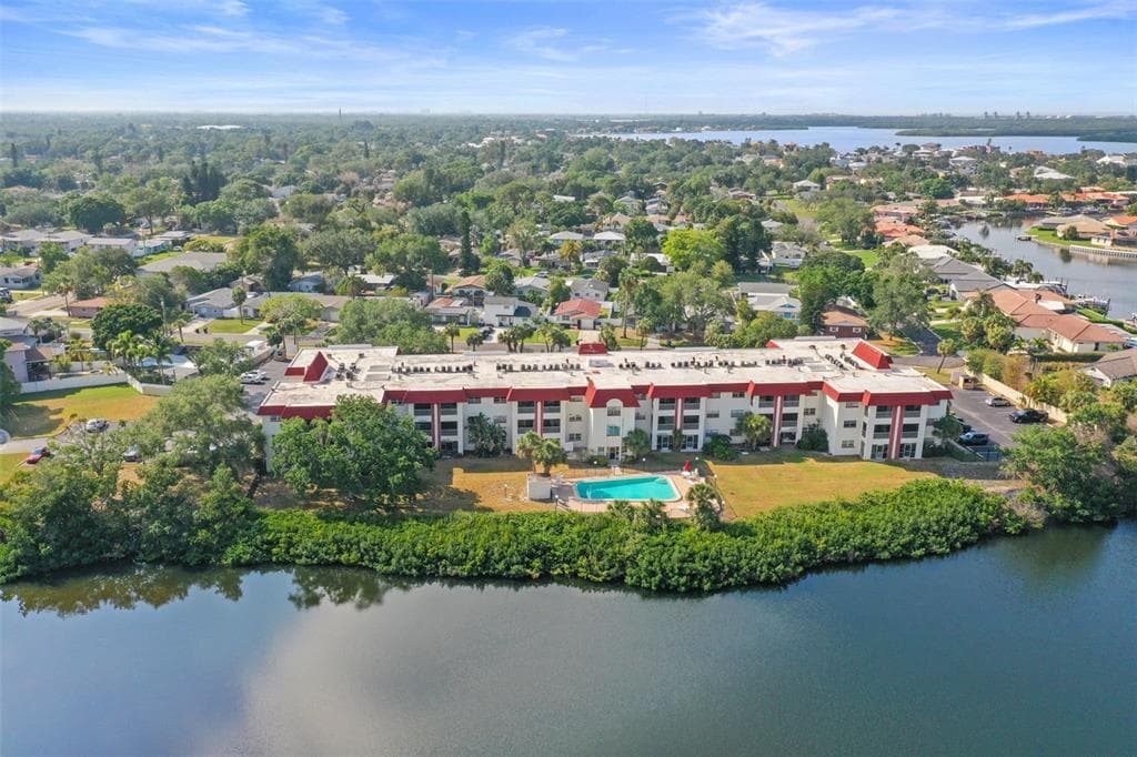 1860 MASSACHUSETTS AVENUE NE UNIT 223 ST PETERSBURG, FL 33703