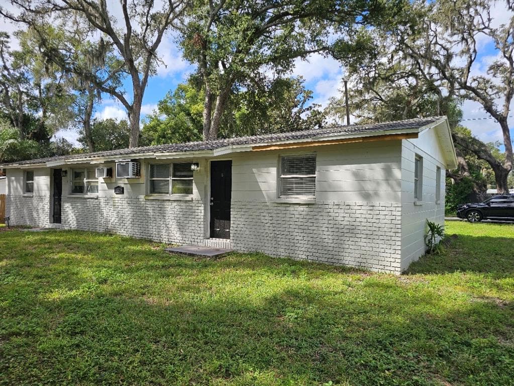 5320 PINE STREET UNIT B SEFFNER, FL 33584
