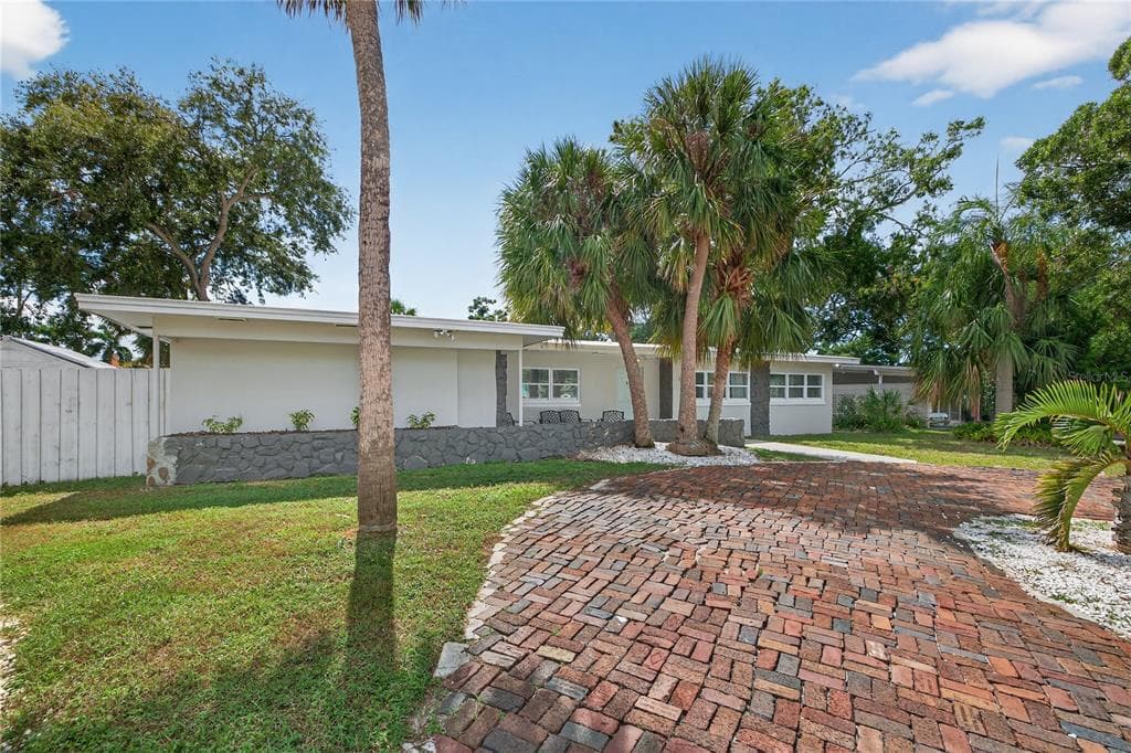 6400 PELICAN DRIVE S ST PETERSBURG, FL 33707