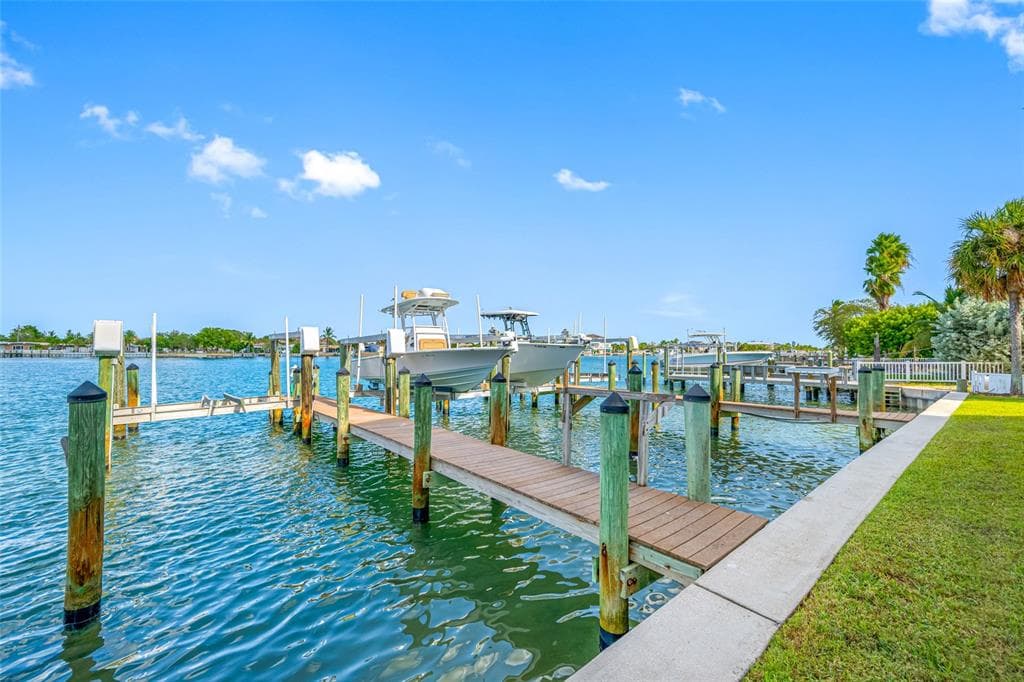 8575 SUNSET COURT TREASURE ISLAND, FL 33706