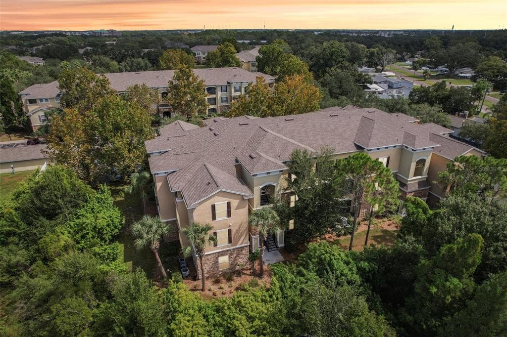 2405 COURTNEY MEADOWS COURT UNIT 304 TAMPA, FL 33619