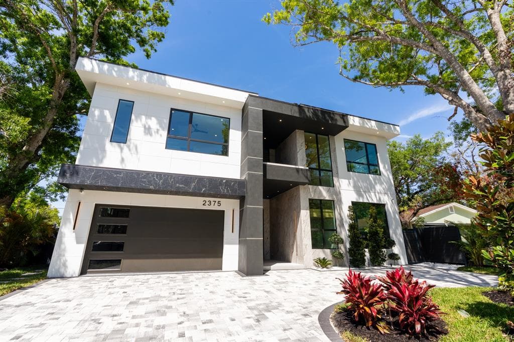 2375 FLOYD STREET SARASOTA, FL 34239