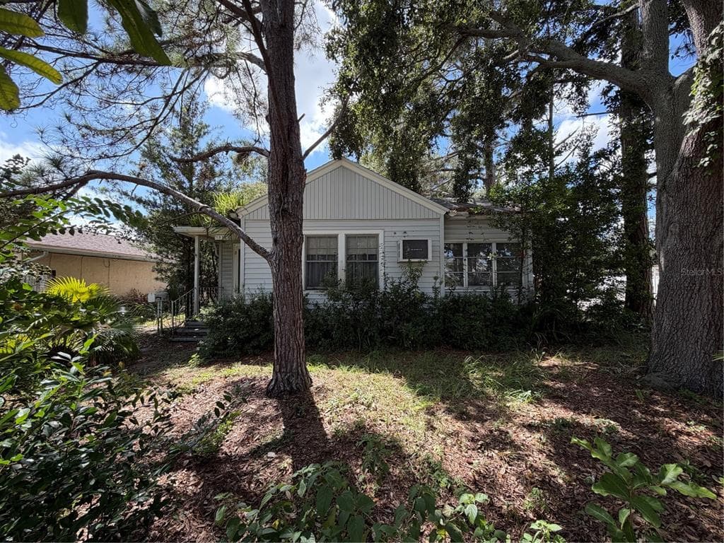1354 35TH AVENUE N ST PETERSBURG, FL 33704