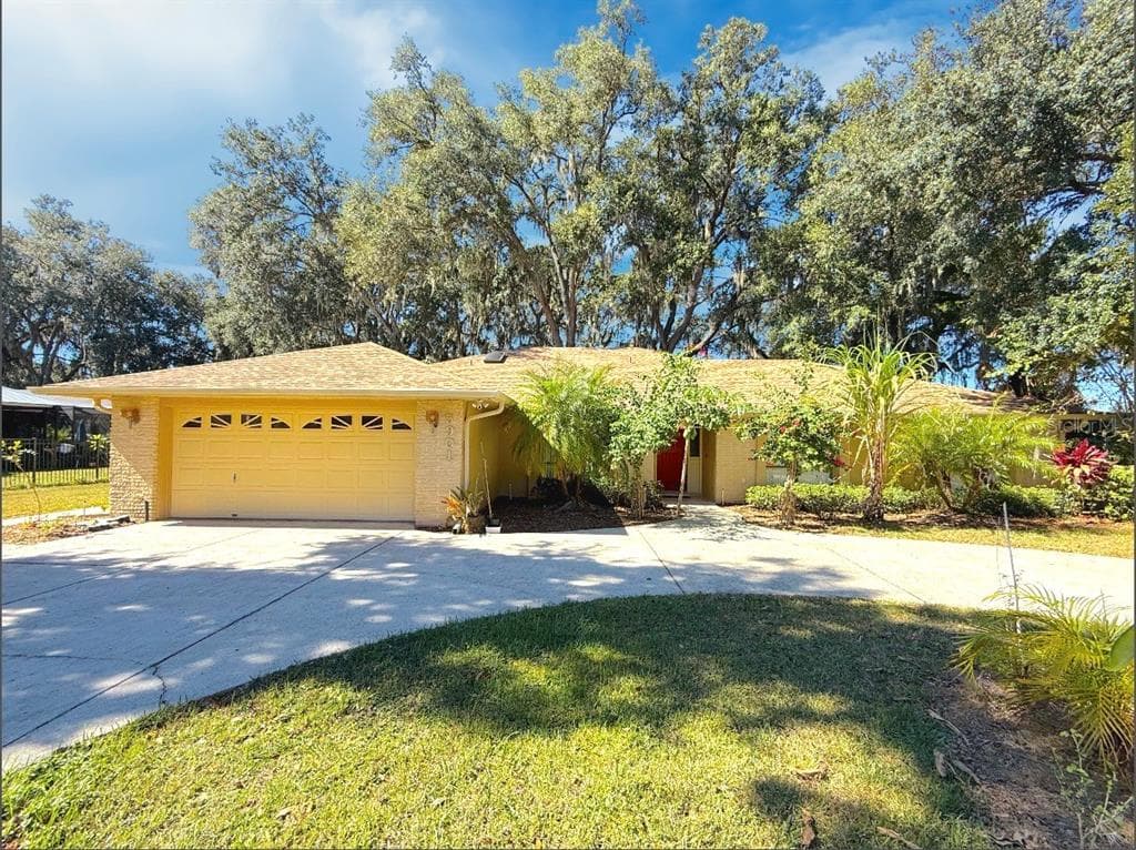 5901 DEER FLAG DRIVE LAKELAND, FL 33811