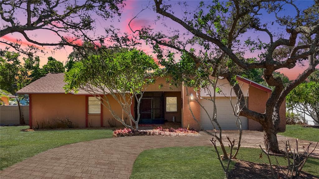 2010 PINELLAS POINT DRIVE S ST PETERSBURG, FL 33712