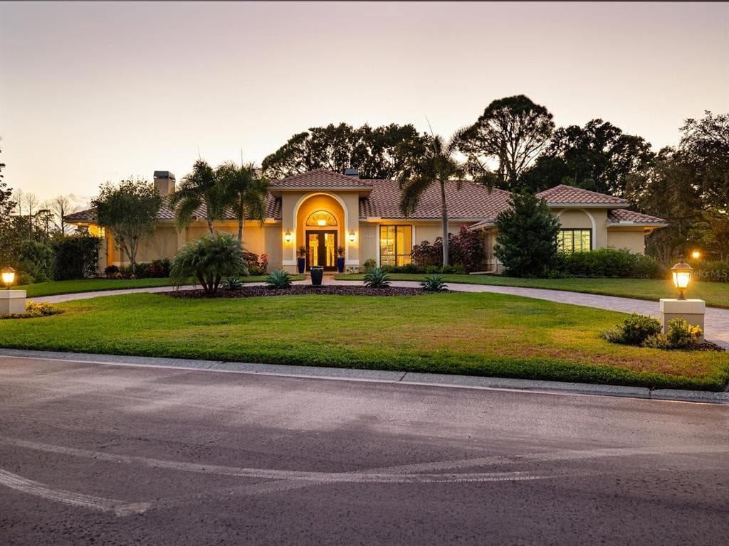 1566 MARY LANE TARPON SPRINGS, FL 34689