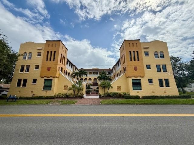 210 22ND AVENUE NE UNIT 2 ST PETERSBURG, FL 33704