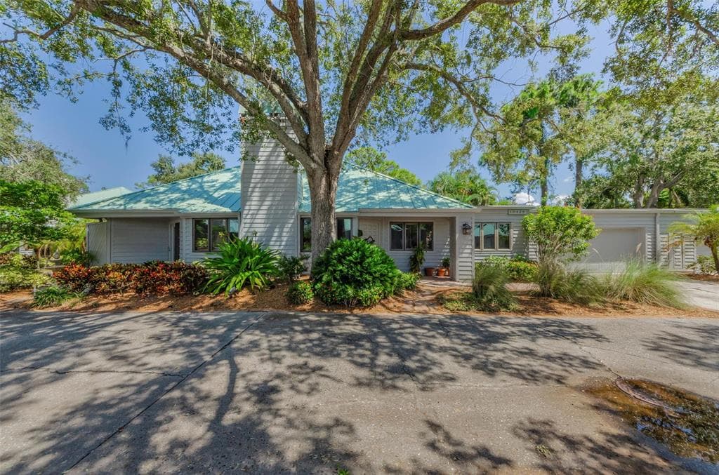 10425 LONGWOOD DRIVE SEMINOLE, FL 33777