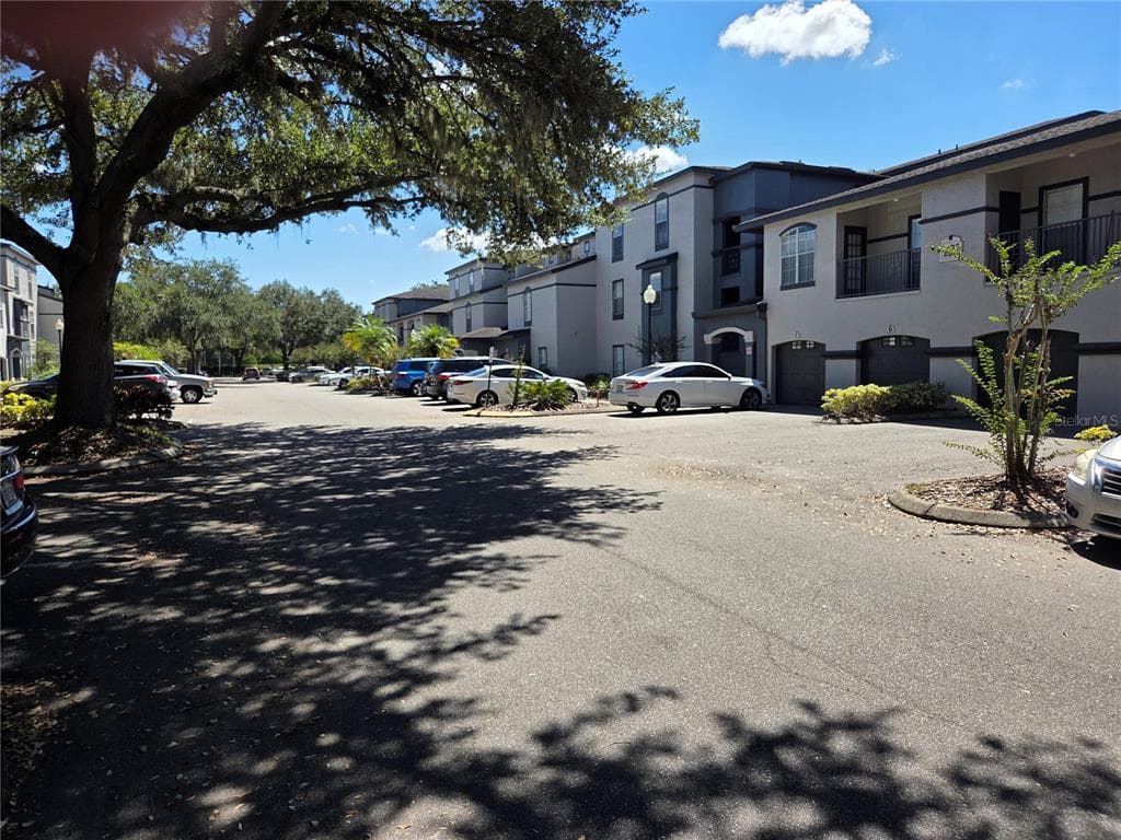 8513 ISLAND BREEZE LANE UNIT 202 TEMPLE TERRACE, FL 33637