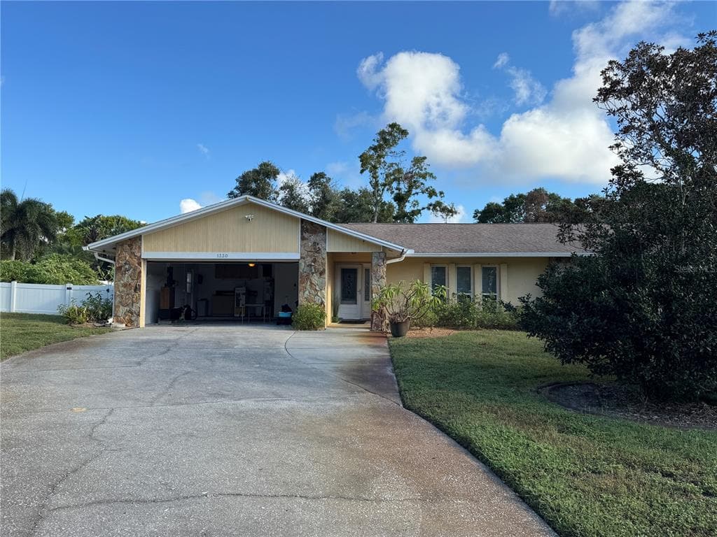 1330 SUNSET COURT TARPON SPRINGS, FL 34689