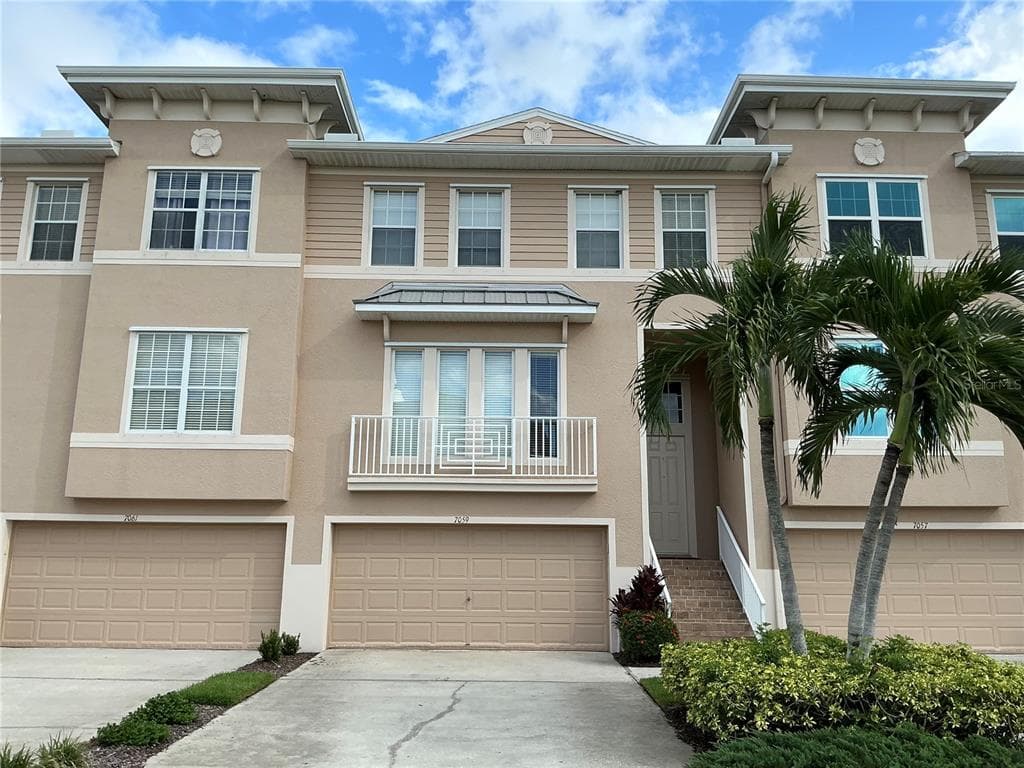 7059 ISLAMORADA CIRCLE SEMINOLE, FL 33777