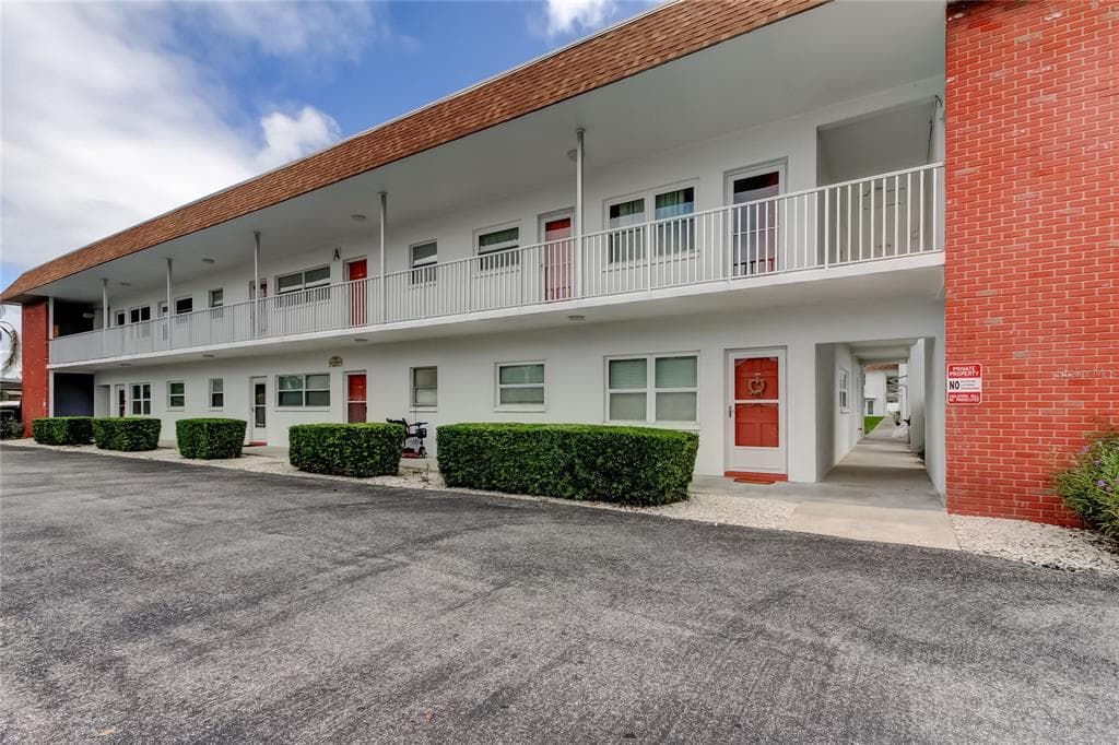 1325 58TH STREET N UNIT 204A ST PETERSBURG, FL 33710
