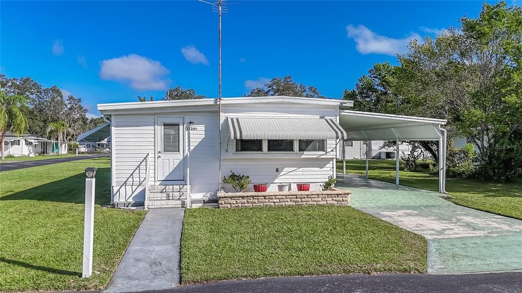 37249 HAMMOND DRIVE ZEPHYRHILLS, FL 33541