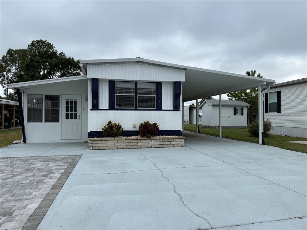 104 E SAINT JOHNS WAY APOLLO BEACH, FL 33572