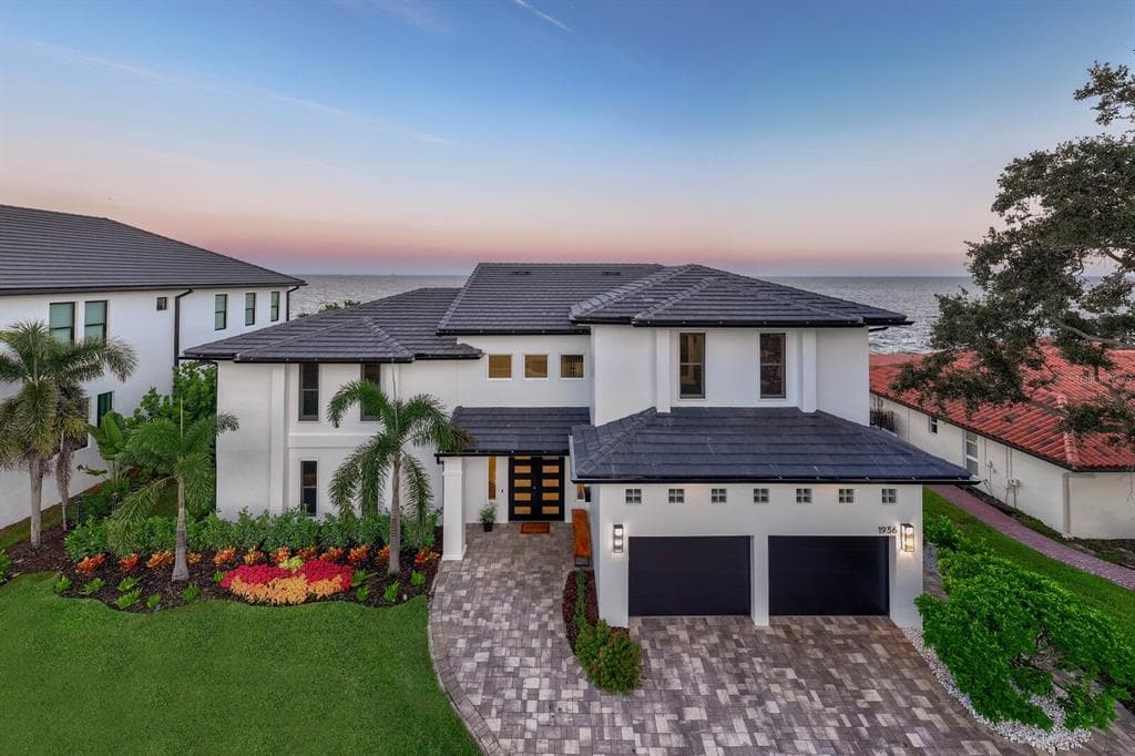 1936 CAROLINA AVENUE NE ST PETERSBURG, FL 33703