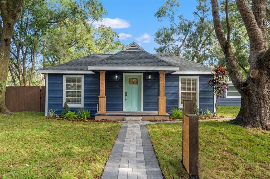 1715 W HOLLYWOOD STREET TAMPA, FL 33604