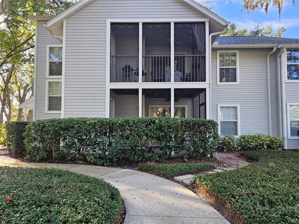 3106 VALLEY OAKS DRIVE UNIT 3106 TAMPA, FL 33618