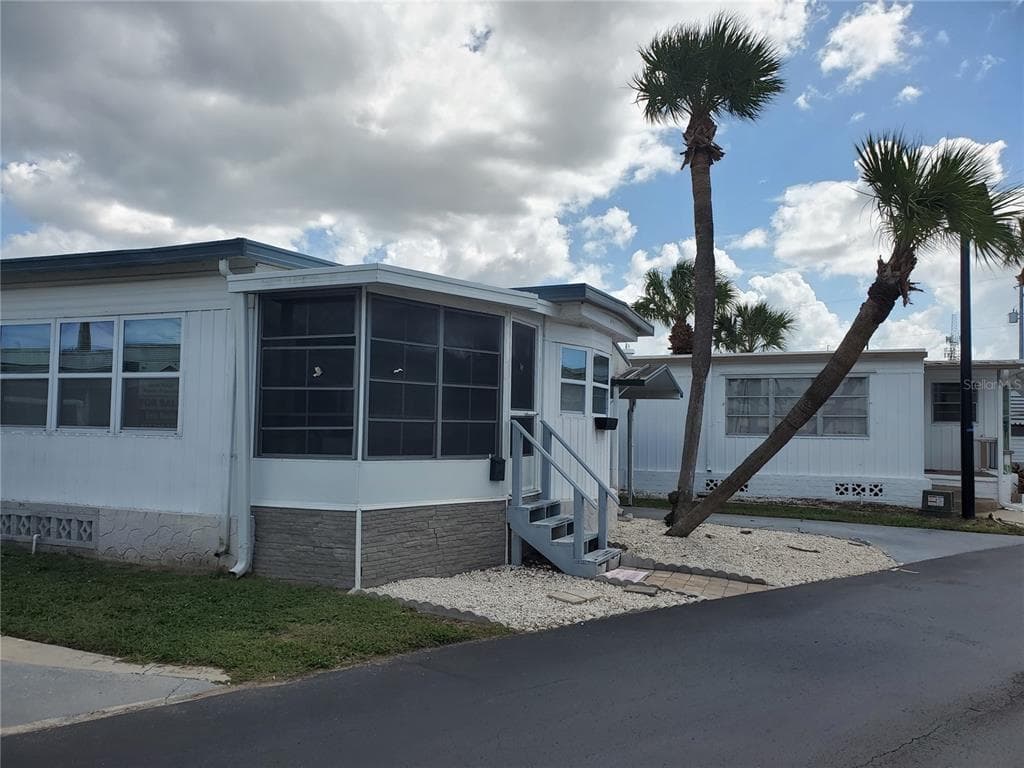 4851 W GANDY BOULEVARD UNIT B4L7 TAMPA, FL 33611