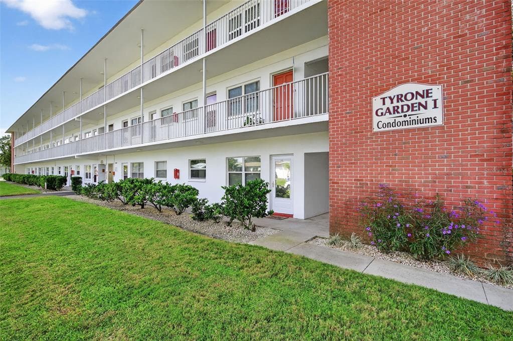 5728 14TH AVENUE N UNIT 202B ST PETERSBURG, FL 33710