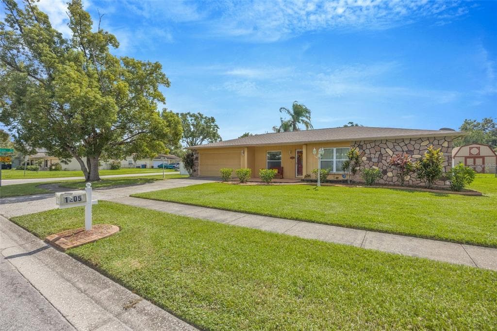 1205 BRANDON LAKES AVENUE VALRICO, FL 33594