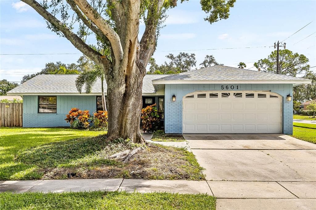 5601 DENVER STREET NE ST PETERSBURG, FL 33703