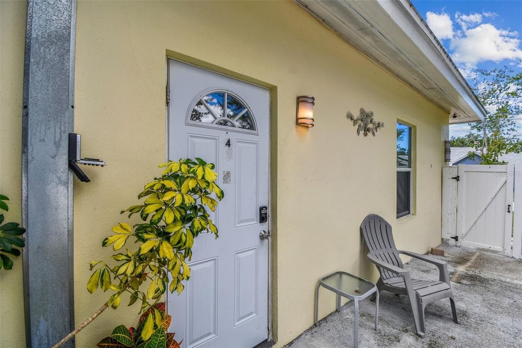 1377 S WASHINGTON AVENUE UNIT 4 CLEARWATER, FL 33756