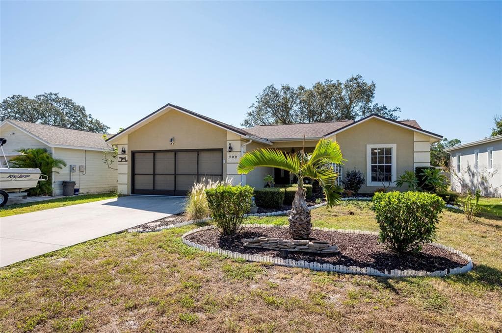 702 BOSTON STREET TARPON SPRINGS, FL 34689