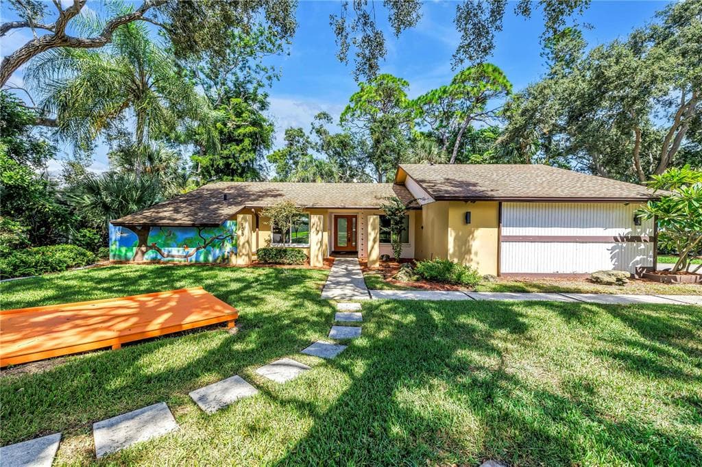 905 SERPENTINE DRIVE S ST PETERSBURG, FL 33705