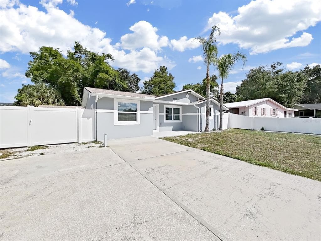 8721 N RIVER FOREST CIRCLE TAMPA, FL 33604