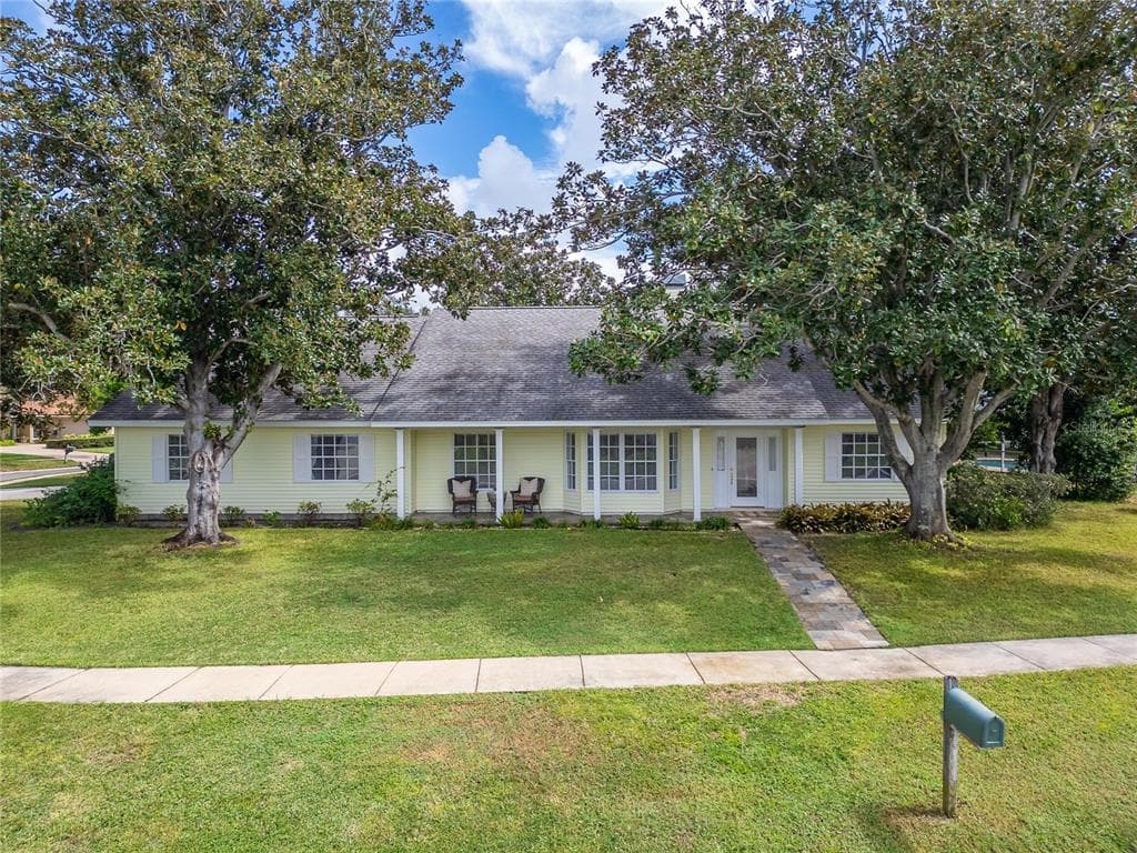 2873 SEA PINES CIRCLE W CLEARWATER, FL 33761
