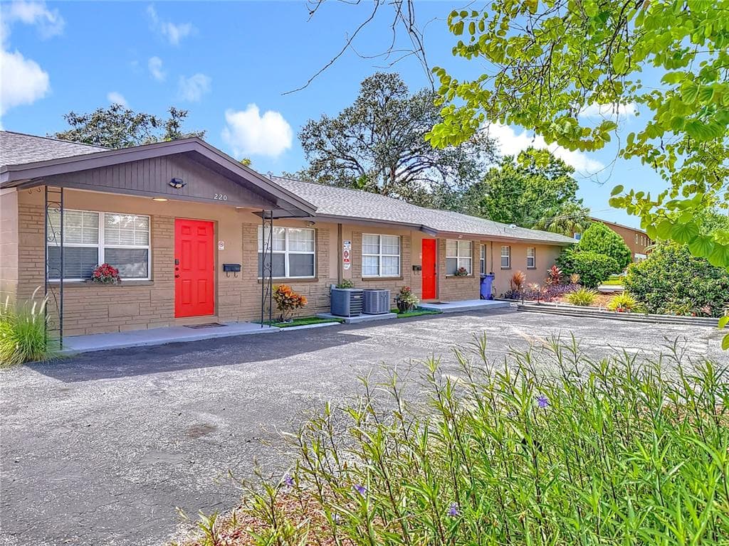139 SE JEFFERSON CIRCLE N ST PETERSBURG, FL 33703