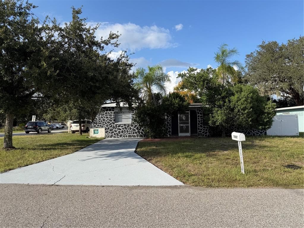 5507 FOREST HILLS DRIVE HOLIDAY, FL 34690