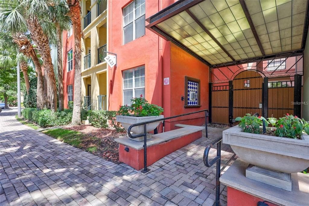 2411 W HORATIO STREET UNIT 526 TAMPA, FL 33609