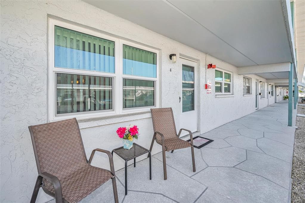 5297 81ST LANE N UNIT 4 ST PETERSBURG, FL 33709
