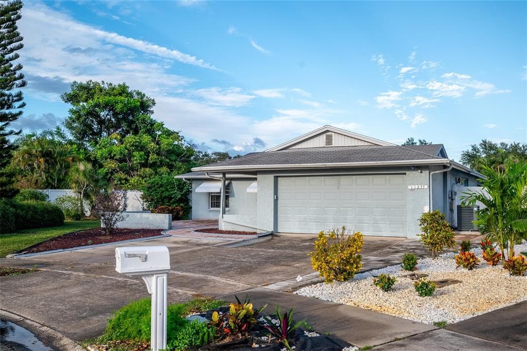 11277 SOL VISTA DRIVE LARGO, FL 33774