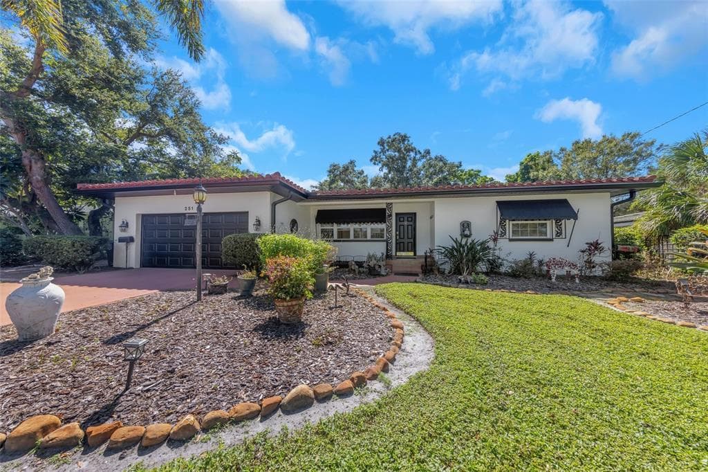 251 S GARDEN CIRCLE BELLEAIR, FL 33756