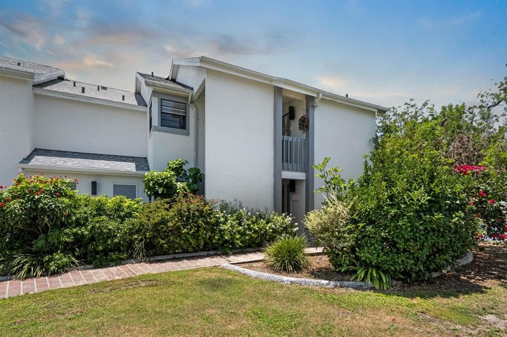 609 LIVELY DRIVE UNIT B SUN CITY CENTER, FL 33573