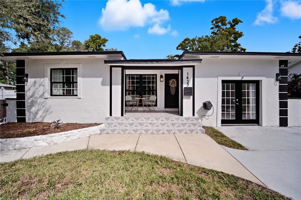 1433 27TH AVENUE S ST PETERSBURG, FL 33705