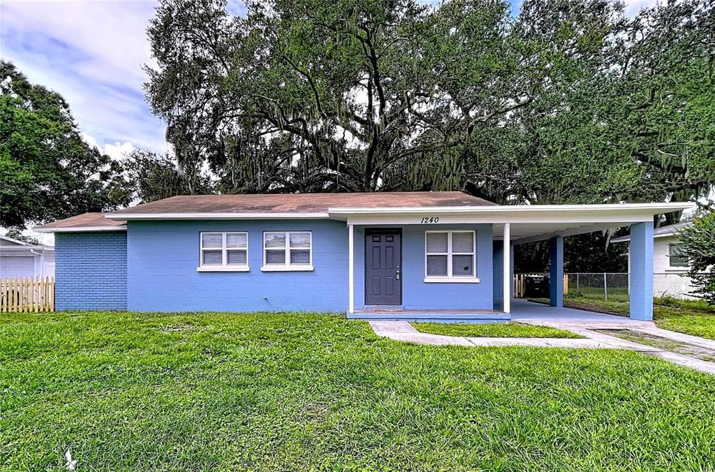 1240 WOODLAND AVENUE LAKELAND, FL 33801