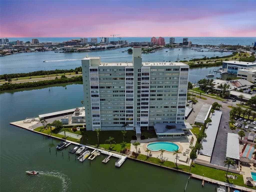 31 ISLAND WAY UNIT 609 CLEARWATER BEACH, FL 33767