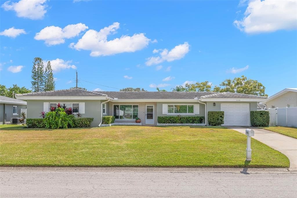 2196 INDIAN AVENUE S BELLEAIR BLUFFS, FL 33770