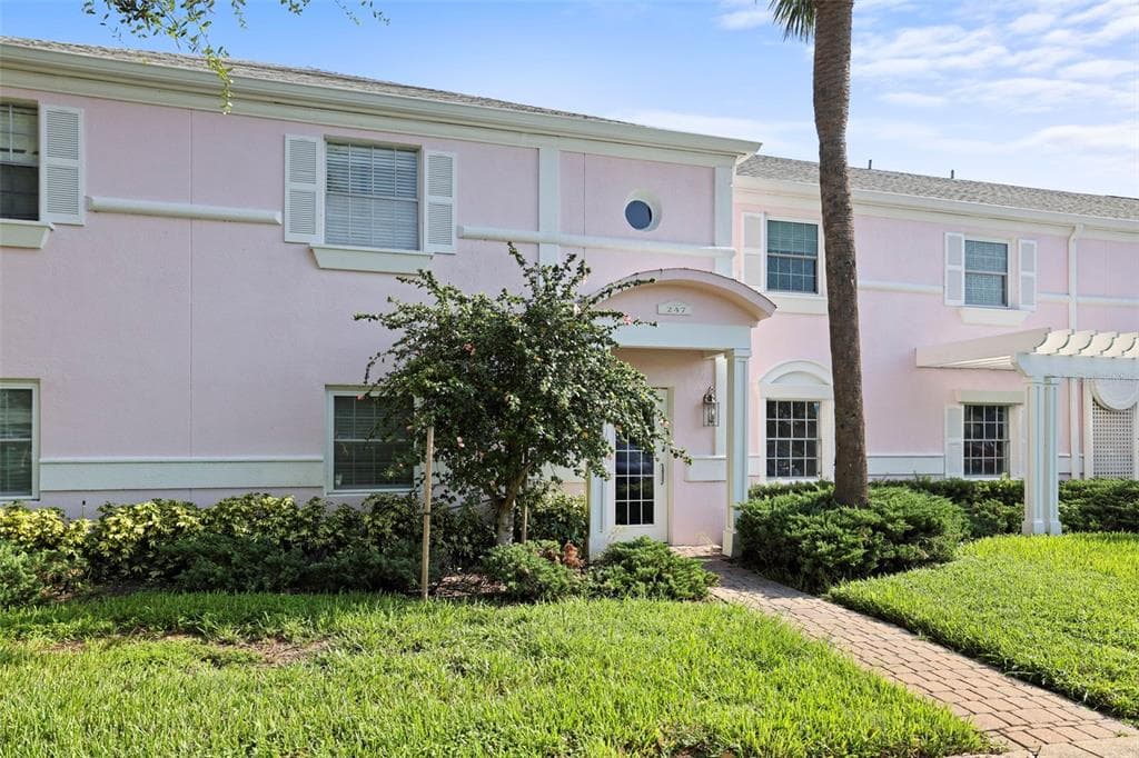 247 POMPANO DRIVE SE UNIT B ST PETERSBURG, FL 33705