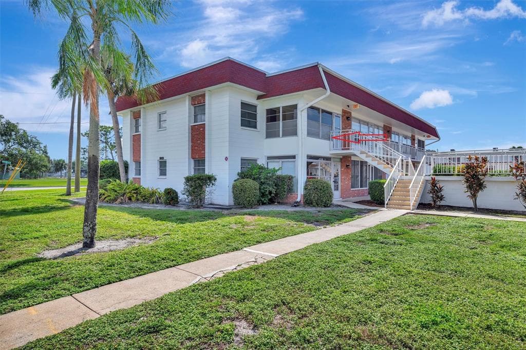 3460 32ND AVENUE N UNIT 201 ST PETERSBURG, FL 33713