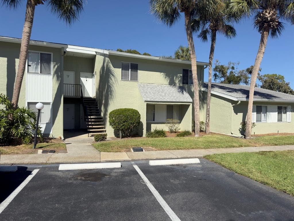 559 B FAIRWAYS CIRCLE OCALA, FL 34472