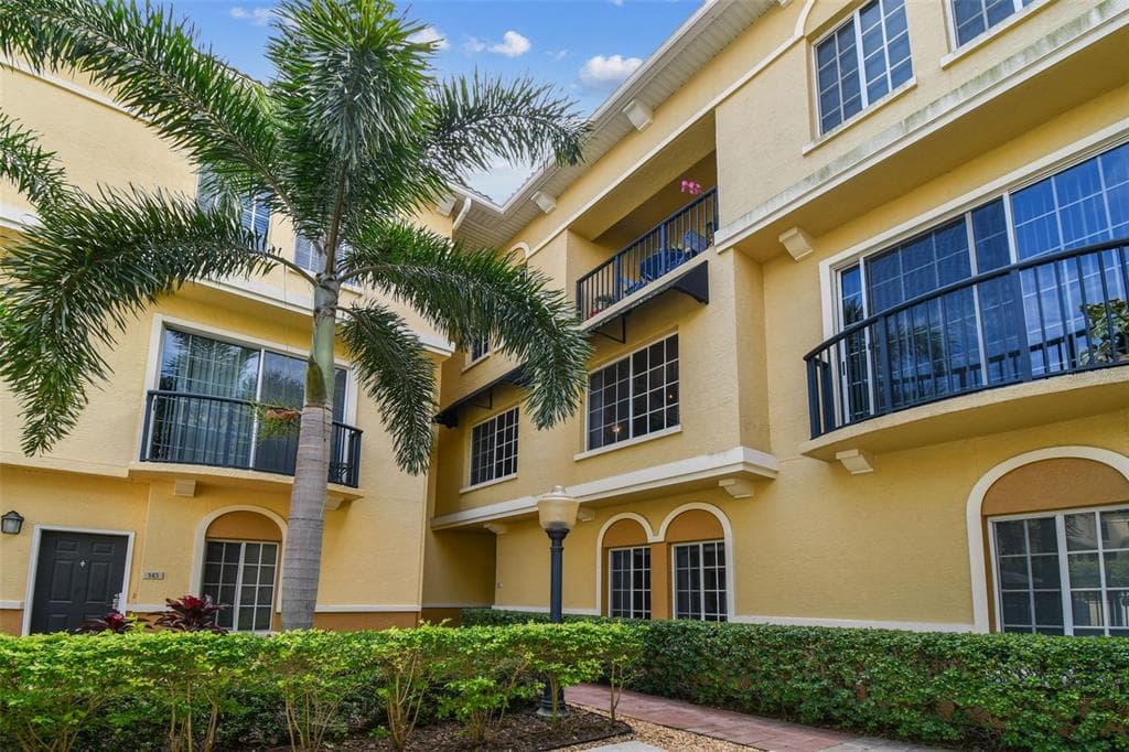 143 GRAND BEACH PLACE UNIT 143 TAMPA, FL 33609