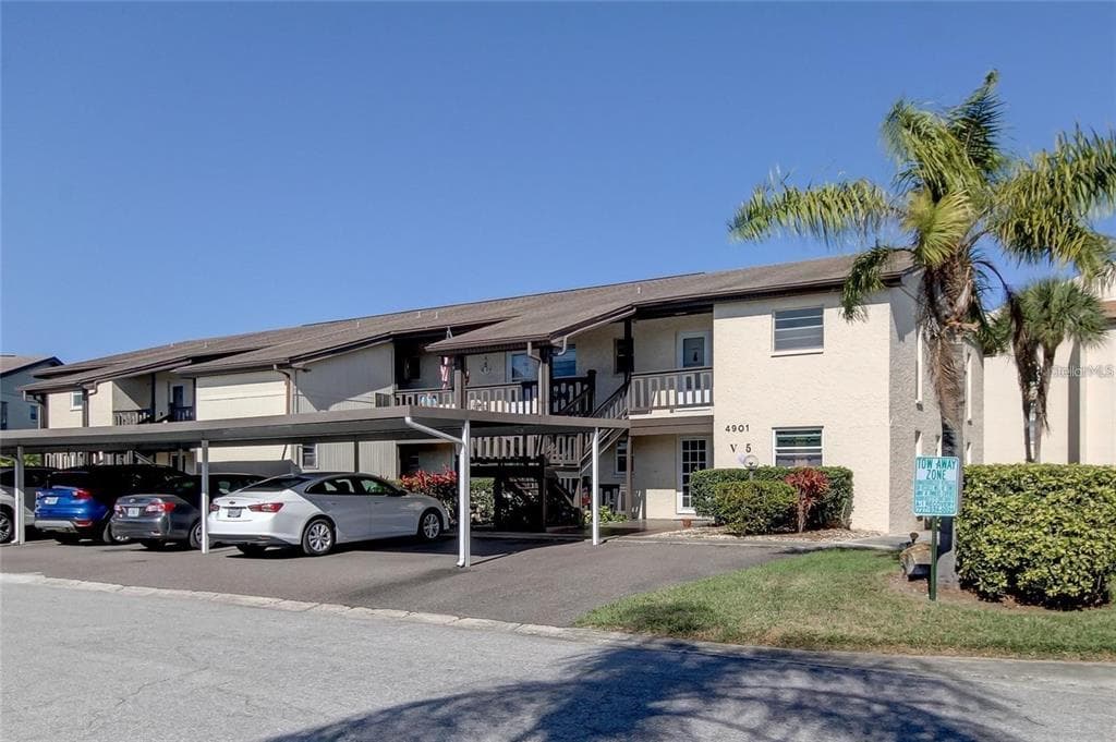 4901 ONYX LANE UNIT 204 NEW PORT RICHEY, FL 34652